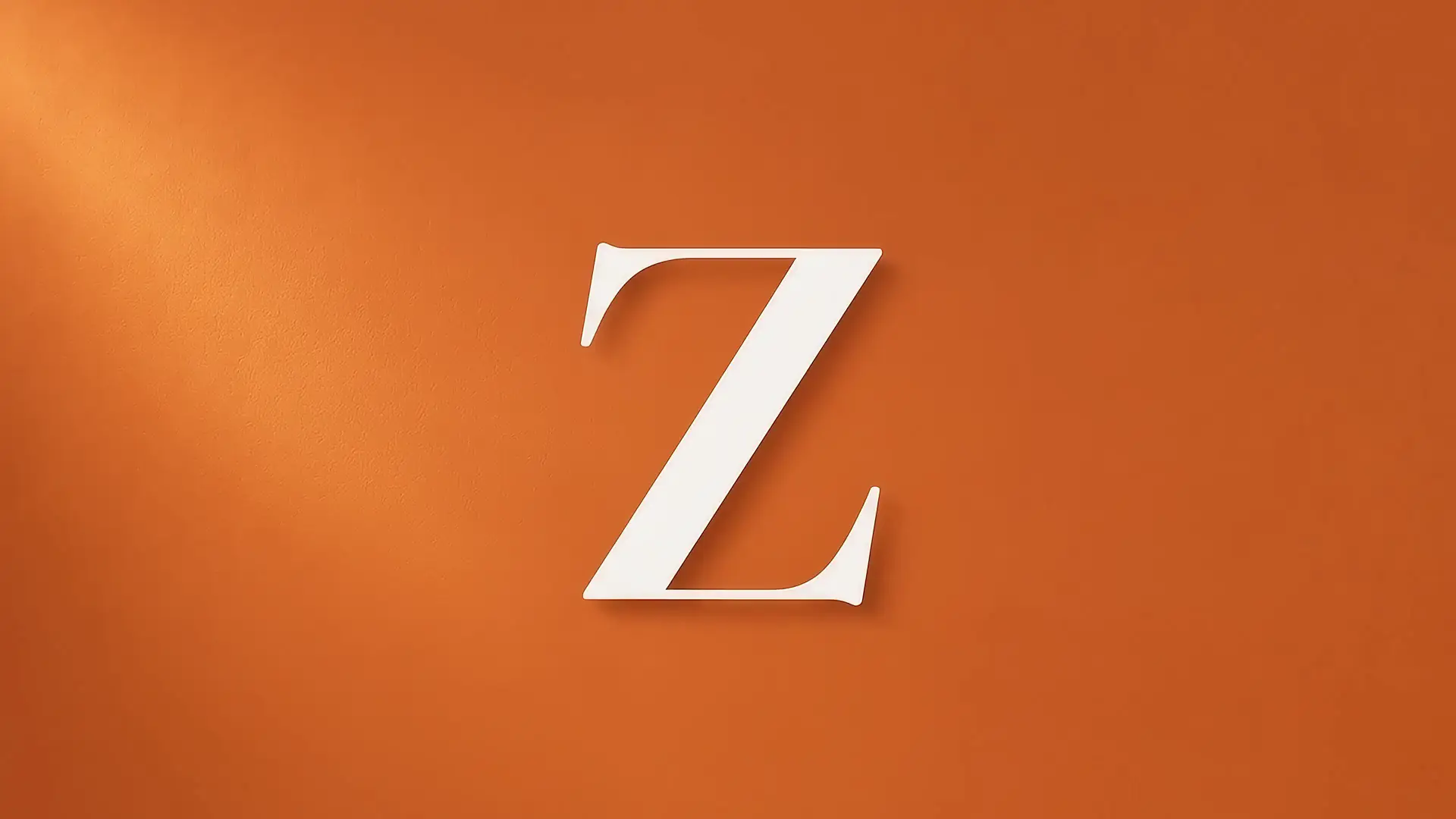 Le monogramme Zevko, un Z ivoire sur fond terre cuite